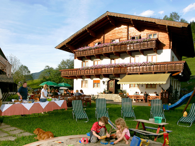 Bauernhof-Ferienwohnungen-Hotel Ötzmooshof